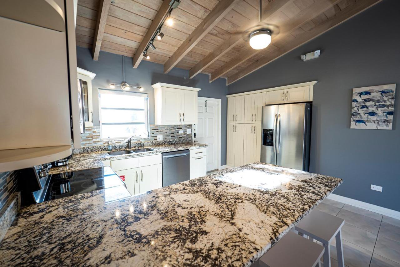Newly Renovated 3Br2Ba Duplex With Private Dock Villa Key Colony Beach Exteriör bild